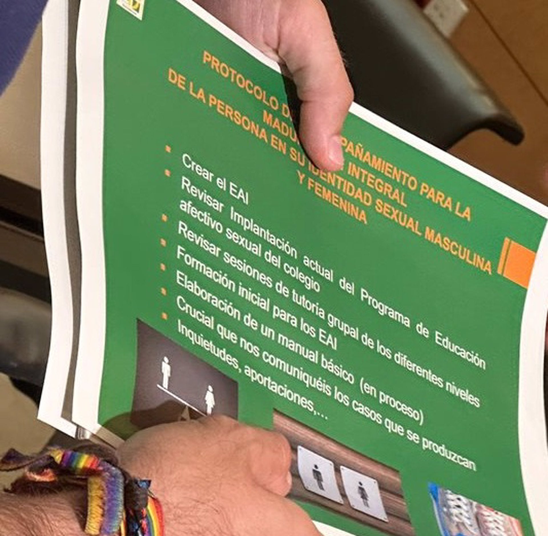 Compromís denuncia la actuación de "policía homófoba y tránsfoba" en centros diocesanos para perseguir alumnado LGTBI Compromís denuncia la actuación de "policía homófoba y tránsfoba" en centros diocesanos para perseguir alumnado LGTBI