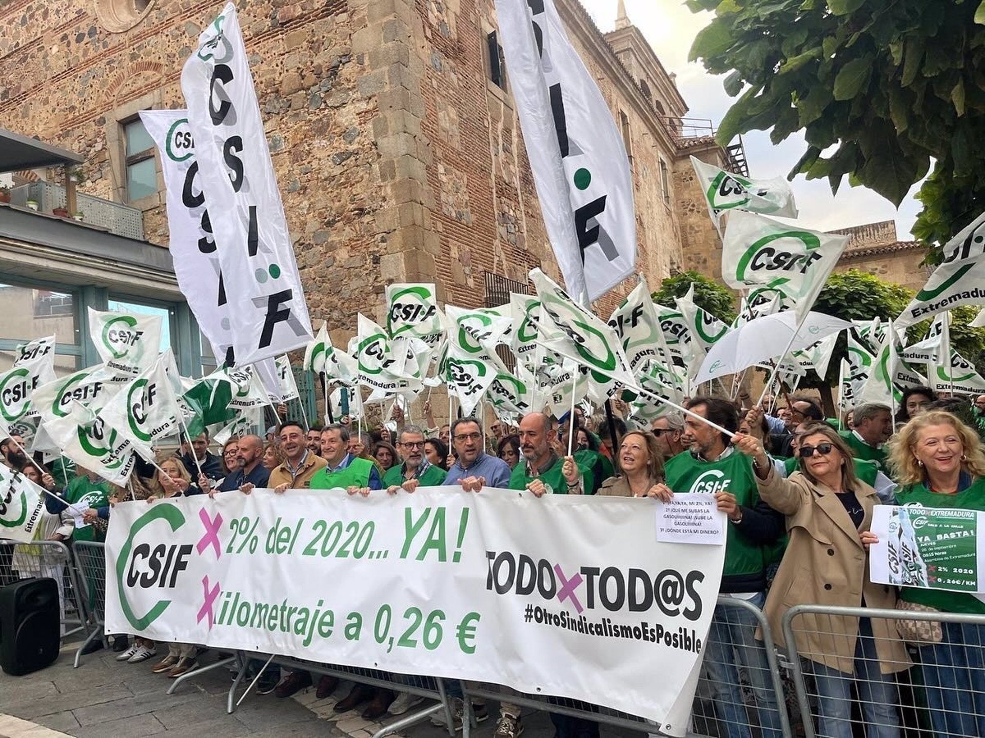 CSIF se concentra a las puertas de la Asamblea para pedir que se abonen las cantidades adeudadas a empleados públicos desde 2020 CSIF se concentra a las puertas de la Asamblea para pedir que se abonen las cantidades adeudadas a empleados públicos desde 2020
