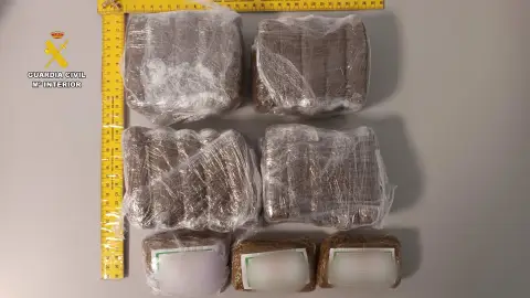 Detenida una mujer cuando transportaba cerca de Cáceres más de dos kilos de polen de hachís Detenida una mujer cuando transportaba cerca de Cáceres más de dos kilos de polen de hachís