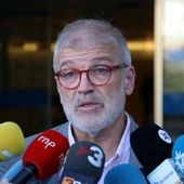 Imatge del secretari de Salut Pública de la Generalitat, Esteve Fernández, en una atenció als mitjans. Imatge del secretari de Salut Pública de la Generalitat, Esteve Fernández, en una atenció als mitjans.