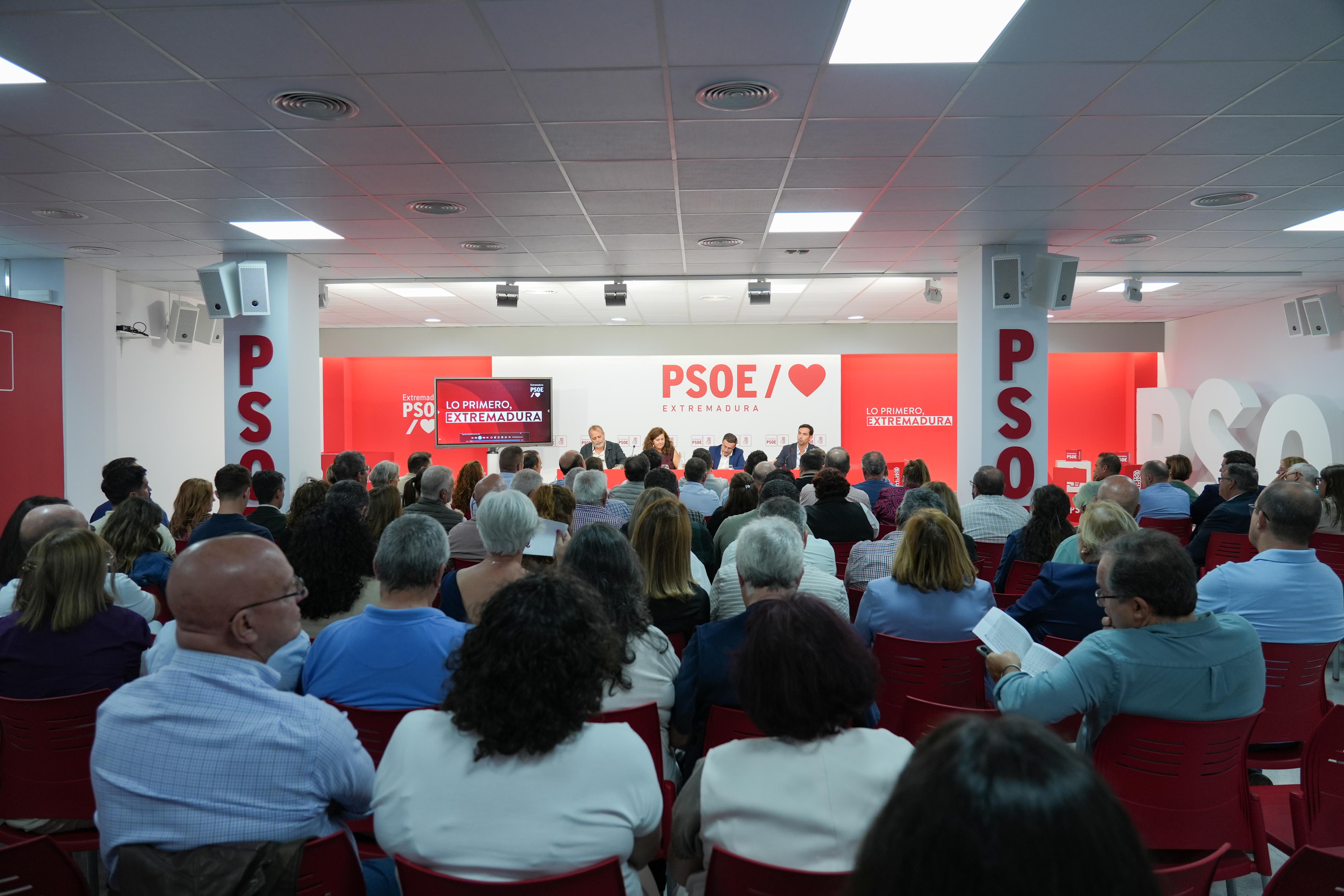 El PSOE alerta que Extremadura perderá 111 millones de euros si el PP vota no en el Congreso a los objetivos de estabilidad El PSOE alerta que Extremadura perderá 111 millones de euros si el PP vota no en el Congreso a los objetivos de estabilidad