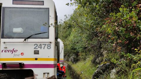 Descarrila el tren Santander-Bilbao en Gibaja tras caer una roca a la v&iacute;a