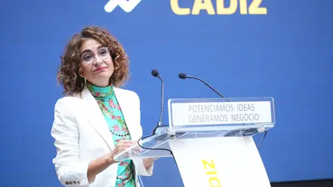 La vicepresidenta primera y ministra de Hacienda, María Jesús Montero, durante su intervención en un acto conmemorativo. La vicepresidenta primera y ministra de Hacienda, María Jesús Montero, durante su intervención en el acto conmemorativo.