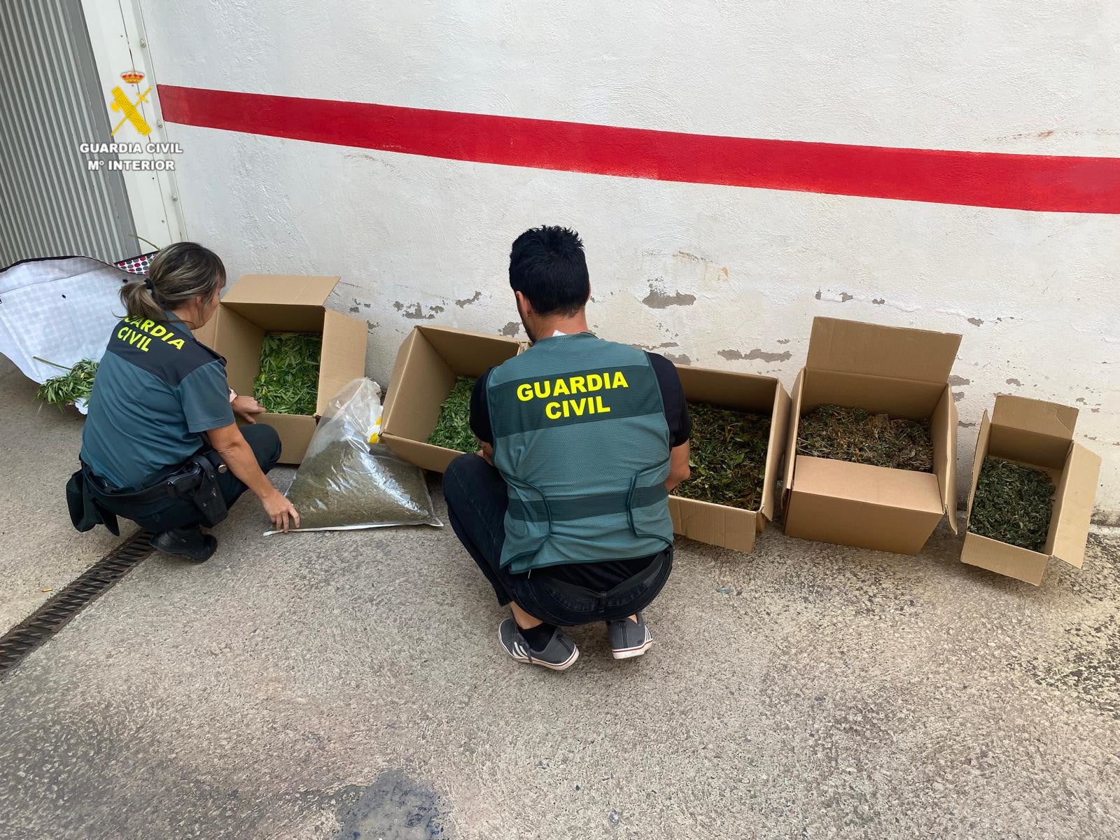 La Guardia Civil desarticula tres puntos de venta de droga en l'Alcora y Borriol y detiene a tres personas La Guardia Civil desarticula tres puntos de venta de droga en l'Alcora y Borriol y detiene a tres personas