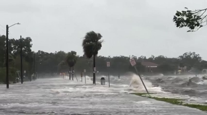 El huracán Helene deja al menos tres muertos a su paso por Florida El huracán Helene deja al menos tres muertos a su paso por Florida