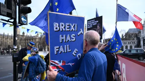 Cientos de personas se concentran en Londres para pedir el fin del Brexit Cientos de personas se concentran en Londres para pedir el fin del Brexit