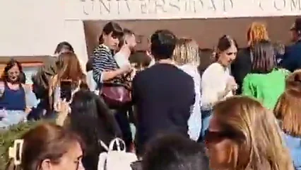 Los periodistas que se iban a presentar a la oposición de RTVE exigen explicaciones Los periodistas que se iban a presentar a la oposición de RTVE exigen explicaciones