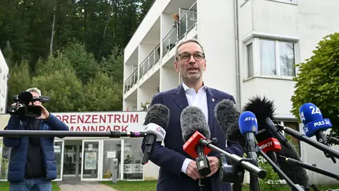 El candidato del FPO, Herbert Kickl, durante una rueda de prensa Los ultranacionalistas austríacos logran una victoria histórica, según las proyecciones