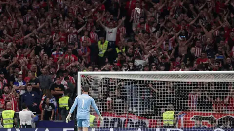 Imagen de las gradas del Metropolitano durante el derbi madrileño Imagen de las gradas del Metropolitano durante el derbi madrileño