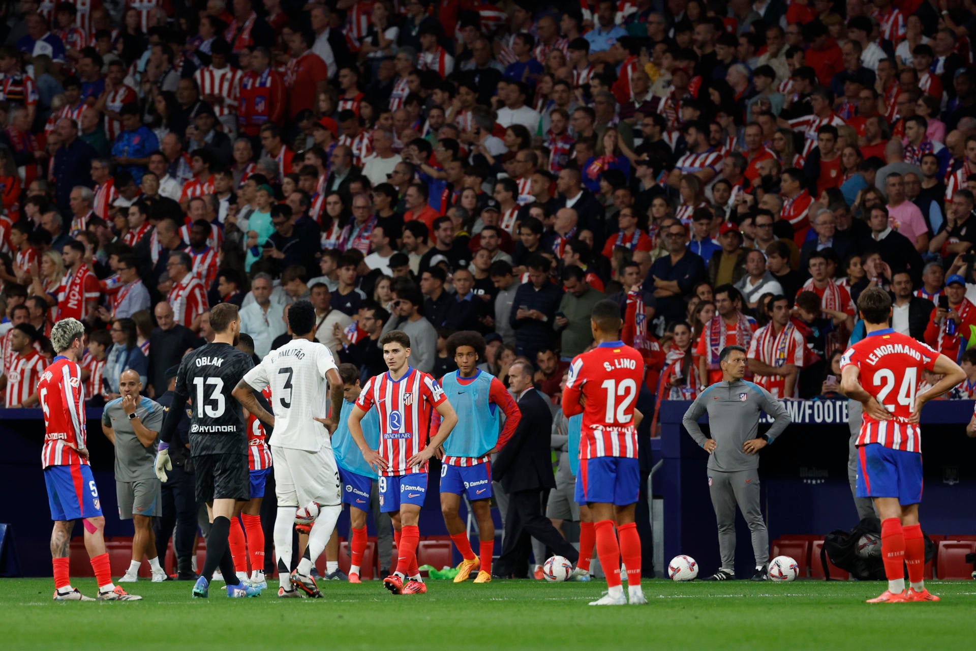 El Atlético de Madrid muestra su rechazo por el lanzamiento de objetos durante el derbi El Atlético de Madrid muestra su rechazo por el lanzamiento de objetos durante el derbi