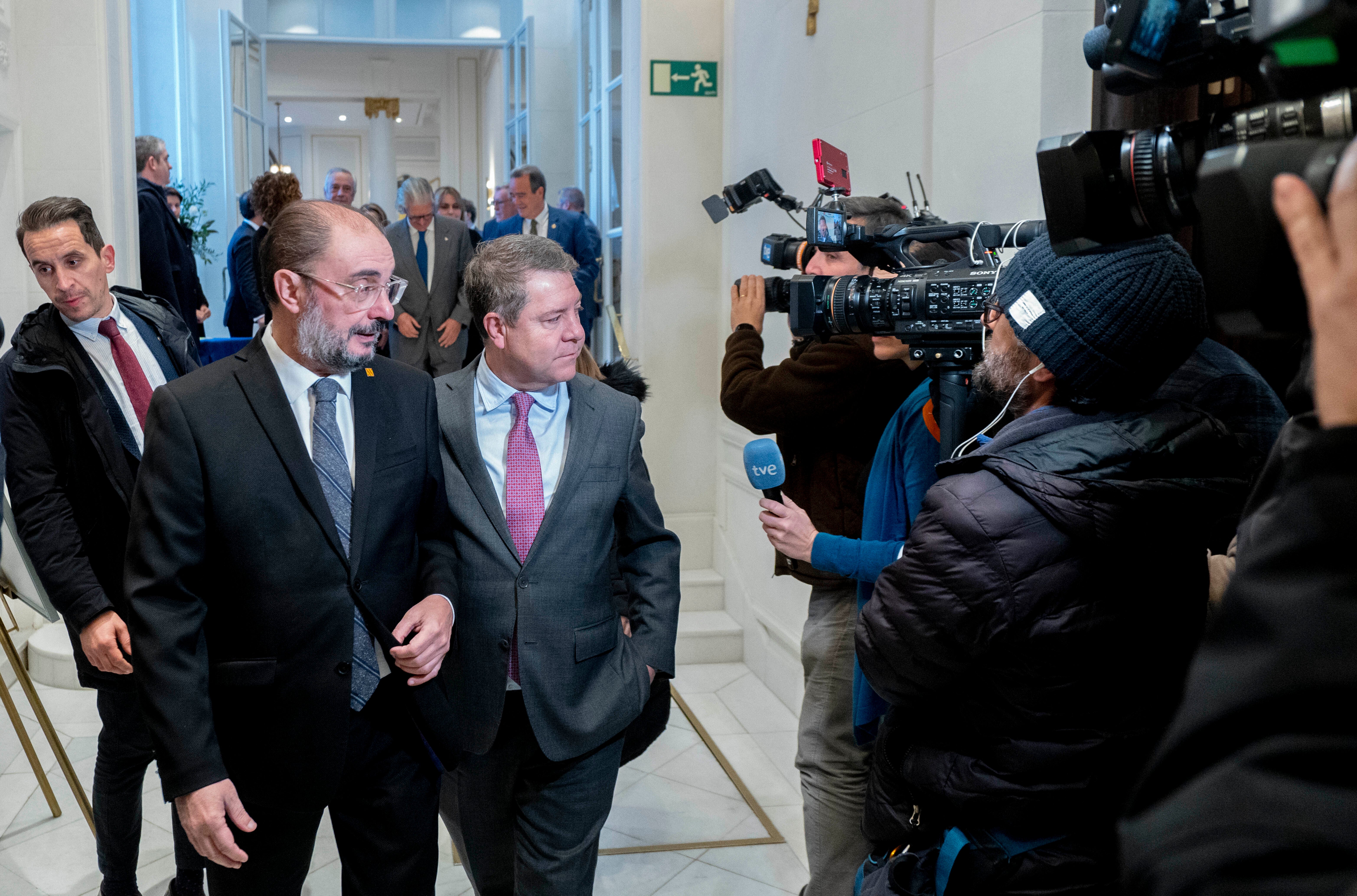 Page y Lambán, los únicos barones que no avalan a Sánchez para ser reelegido líder del PSOE Page y Lambán, los únicos barones que no avalan a Sánchez para ser reelegido líder del PSOE