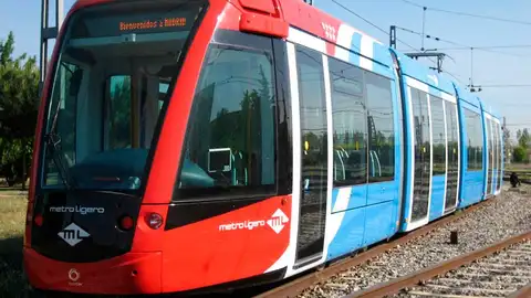 Vecinos del casco histórico de Santiago proponen un "metro ligero" como medida para mejorar la movilidad Vecinos del casco histórico de Santiago proponen un "metro ligero" como medida para mejorar la movilidad