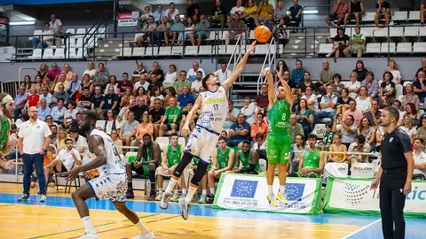 Una jugada del partido Amics Castelló-Alimerka Oviedo Una jugada del partido Amics Castelló-Alimerka Oviedo