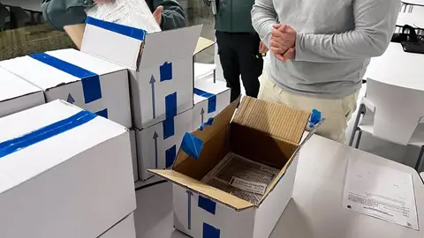 Suspendidas las pruebas de oposición a la Guardia Civil por un error en las cajas que contenían los exámenes Suspendidas las pruebas de oposición a la Guardia Civil por un error en las cajas que contenían los exámenes