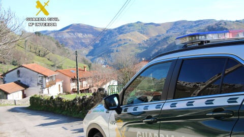 Fotograf&iacute;a de archivo de patrulla de la Guardia Civil de Cantabria vigilando en zonas rurales 