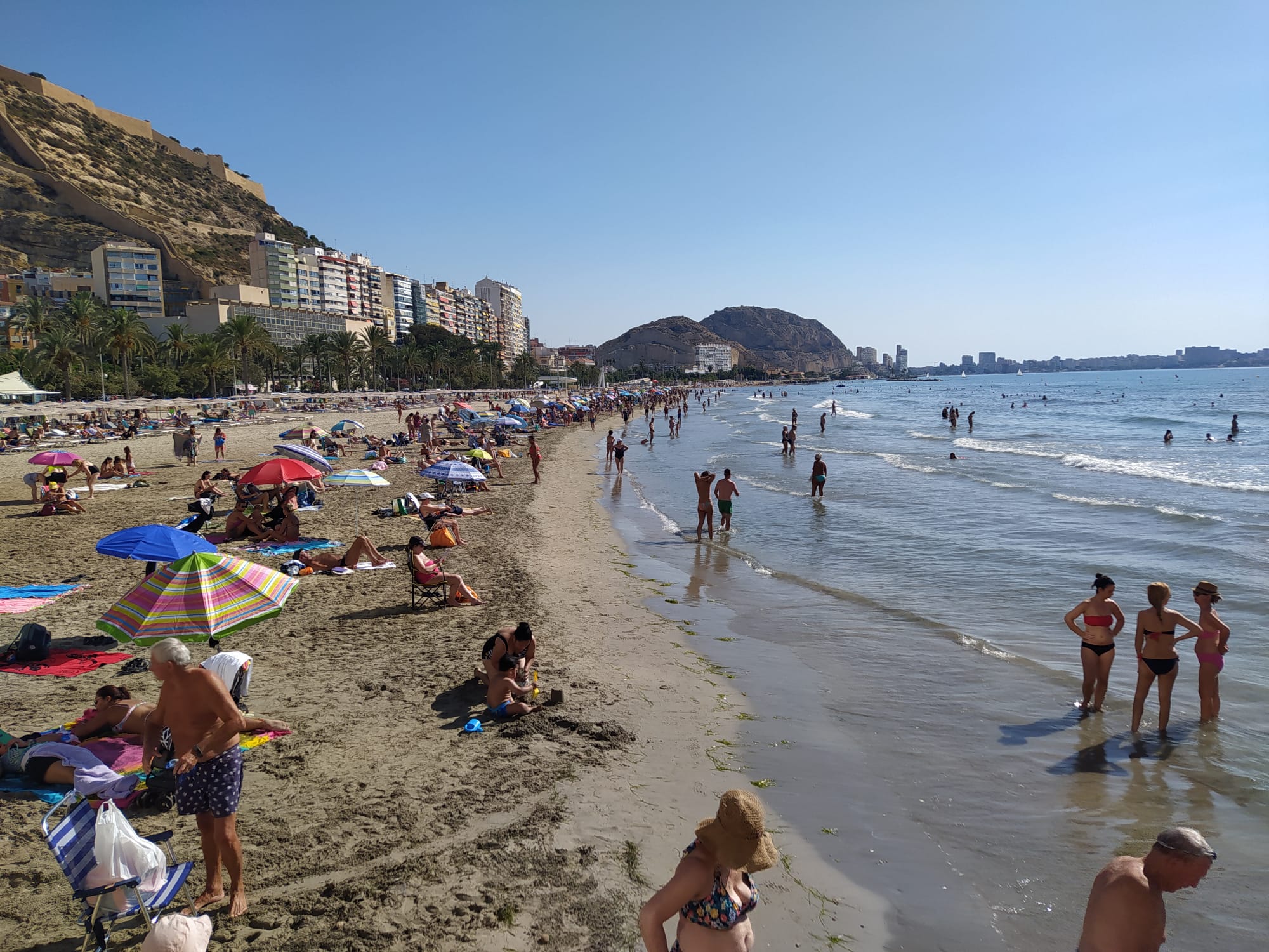 Los servicios de salvamento de Alicante realizaron 75 rescates en las playas Los servicios de salvamento de Alicante realizaron 75 rescates en las playas