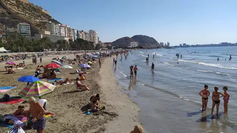 Vista de la playa de El Postiguet Vista de la playa de El Postiguet
