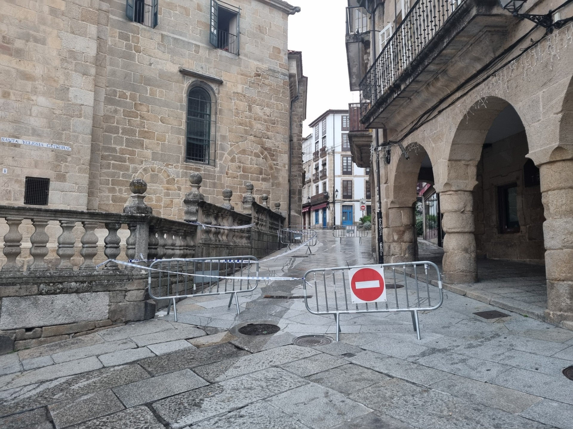 Danos na varanda da Catedral de Ourense Danos na varanda da Catedral de Ourense