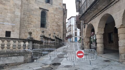 Danos na varanda da Catedral de Ourense