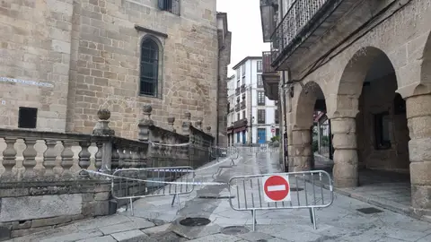 Danos na varanda da Catedral de Ourense Danos na varanda da Catedral de Ourense