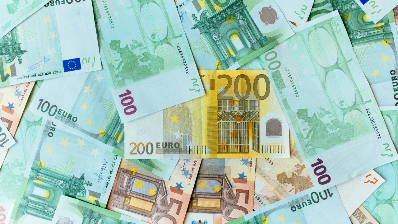 Billetes de dinero amontonados