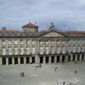 Santiago aprueba la rehabilitación del Pazo de Raxoi para mejorar su accesibilidad y hacer visitas turísticas