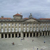 Santiago aprueba la rehabilitación del Pazo de Raxoi para mejorar su accesibilidad y hacer visitas turísticas Santiago aprueba la rehabilitación del Pazo de Raxoi para mejorar su accesibilidad y hacer visitas turísticas