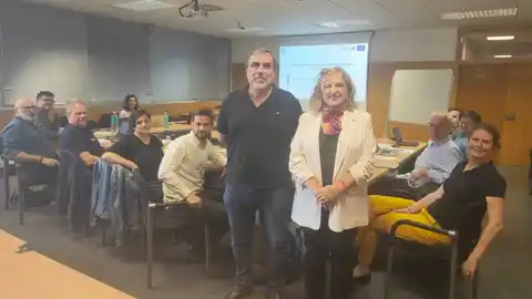 Melero con la vicerrectora de Política Científica, Rosa Bolea, al inicio de la reunión Melero con la vicerrectora de Política Científica, Rosa Bolea, al inicio de la reunión