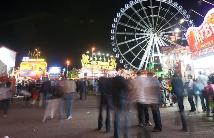 Una noria de 45 metros ya preside la entrada sur de Zaragoza Una noria de 45 metros ya preside la entrada sur de Zaragoza