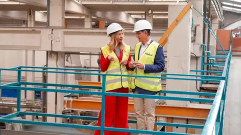 La vicepresidenta del Gobierno de Aragón, Mar Vaquero, en su visita a Molins FABRICA
