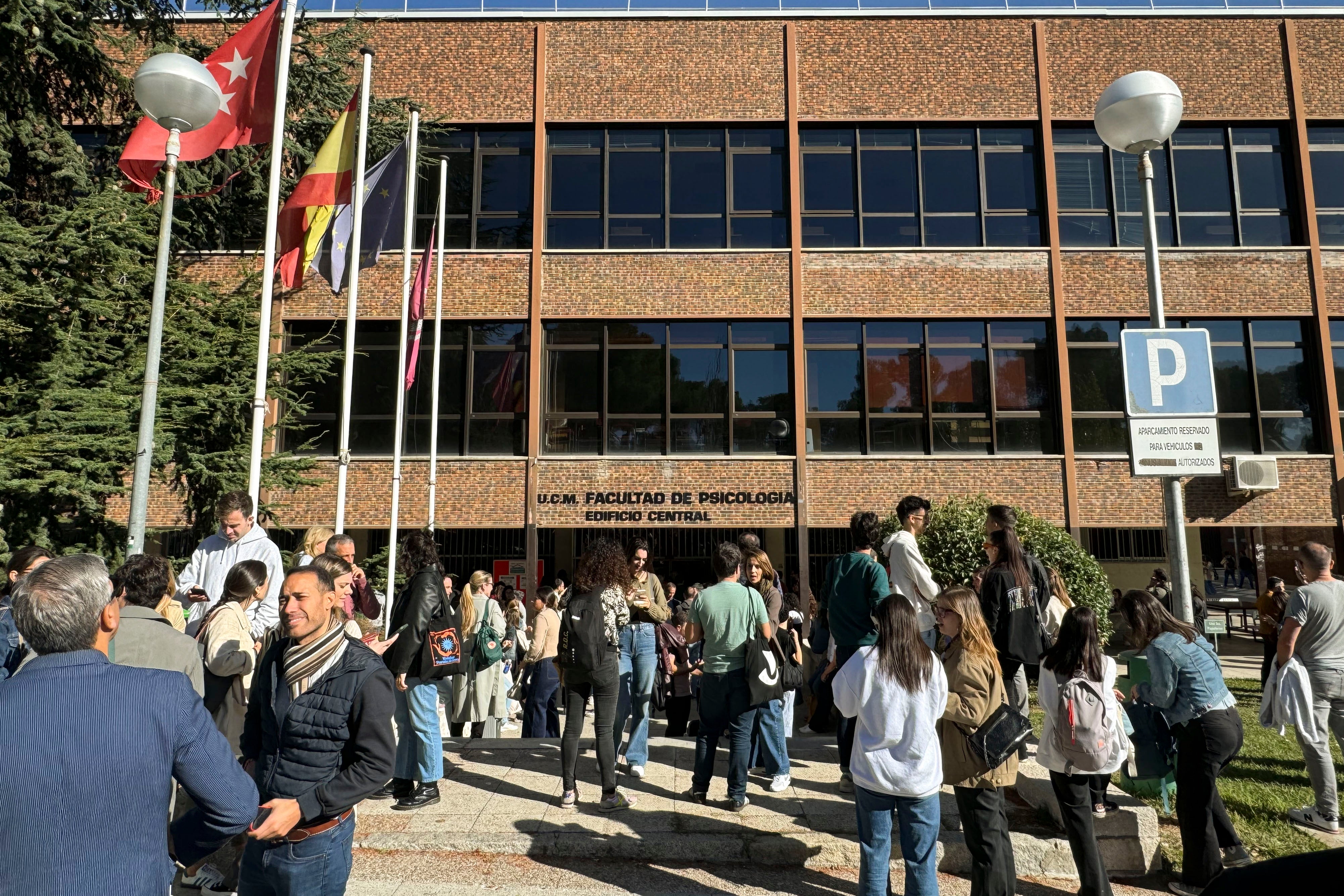 Detenido un miembro de UGT por difundir los exámenes de la oposición de RTVE Detenido un miembro de UGT por difundir los exámenes de la oposición de RTVE