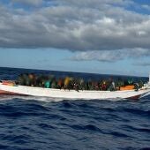 Una patera con inmigrantes a bordo