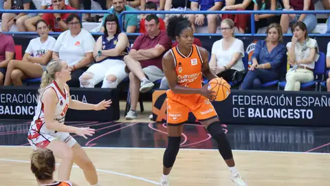 Valencia Basket arrasa en la final para empezar el curso siendo supercampeón Valencia Basket arrasa en la final para empezar el curso siendo supercampeón