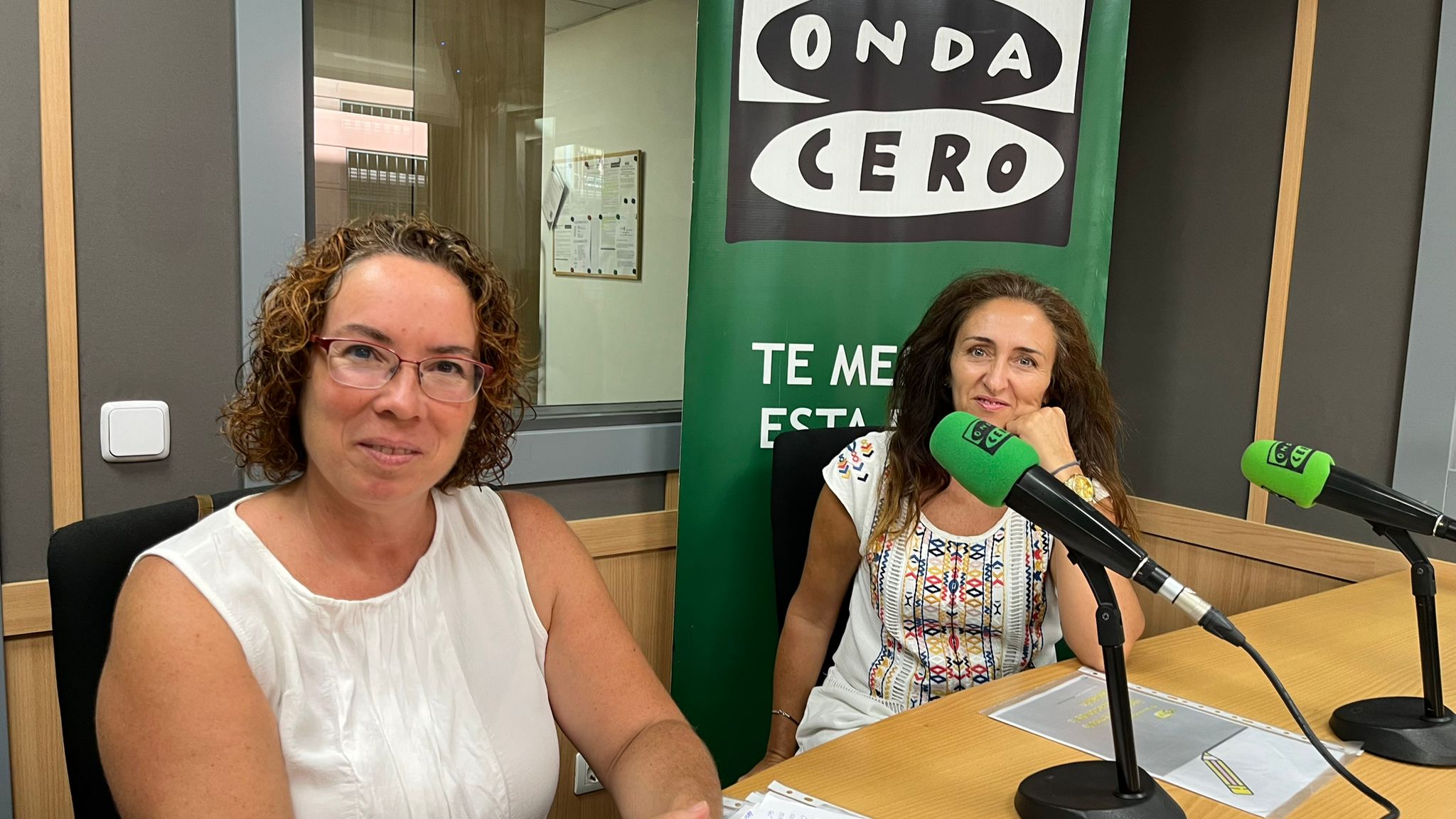 Padres y madres malagueños piden la retirada de las pantallas en las aulas y reclaman la vuelta del papel Padres y madres malagueños piden la retirada de las pantallas en las aulas y reclaman la vuelta del papel