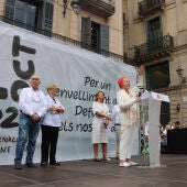 La periodista Rosa Maria Calaf ha estat l'encarregada de llegir el manifest