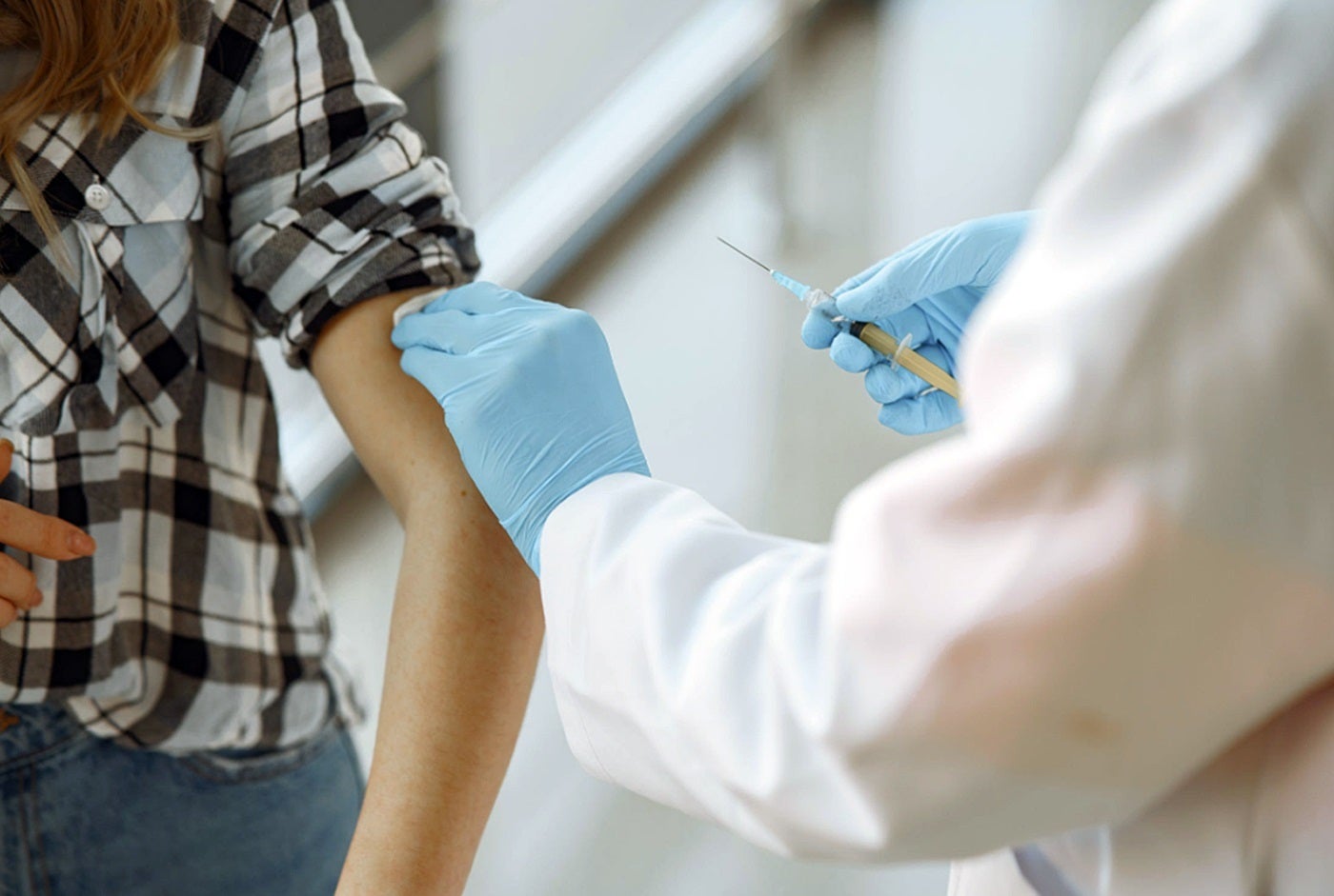 Empieza la campaña de vacunación de la gripe y el covid: calendario por comunidades Empieza la campaña de vacunación de la gripe y el covid: calendario por comunidades