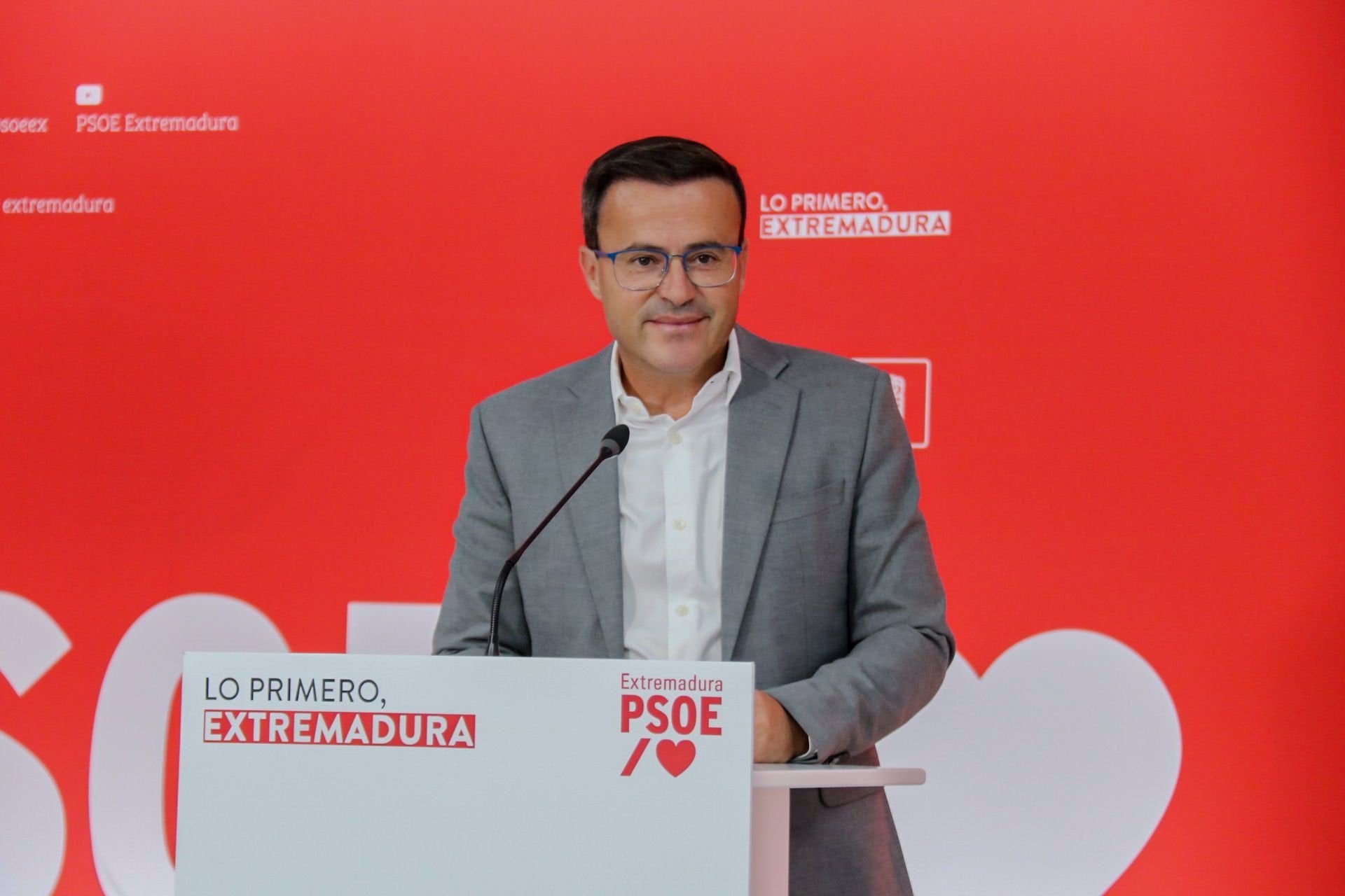 Miguel Ángel Gallardo avala a Pedro Sánchez en su intención de seguir liderando el PSOE federal Miguel Ángel Gallardo avala a Pedro Sánchez en su intención de seguir liderando el PSOE federal