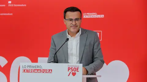Miguel Ángel Gallardo avala a Pedro Sánchez en su intención de seguir liderando el PSOE federal Miguel Ángel Gallardo avala a Pedro Sánchez en su intención de seguir liderando el PSOE federal