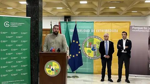 El investigador de la Universidad de Extremadura (UEx) Francisco Javier González Rico participa en un proyecto nacional para mejorar la supervivencia de pacientes con cáncer de hígado El investigador de la Universidad de Extremadura (UEx) Francisco Javier González Rico participa en un proyecto nacional para mejorar la supervivencia de pacientes con cáncer de hígado