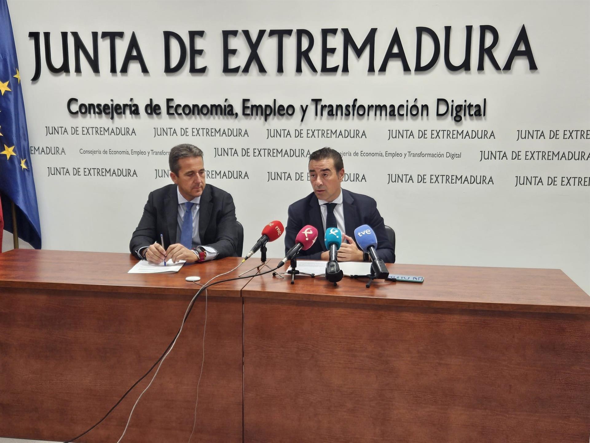 La Junta organiza del 13 al 20 de octubre una "ambiciosa" agenda en China para atraer inversiones a Extremadura La Junta organiza del 13 al 20 de octubre una "ambiciosa" agenda en China para atraer inversiones a Extremadura