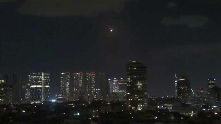 VÍDEO Las defensas aéreas de Tel Aviv repelen una oleada de misiles de Irán contra Israel VÍDEO Las defensas aéreas de Tel Aviv repelen una oleada de misiles de Irán contra Israel