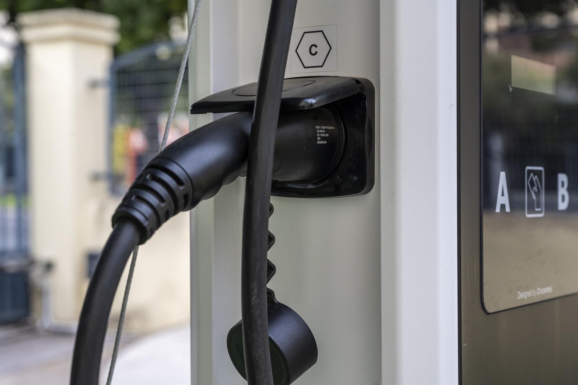 La Confederación Hidrográfica del Guadiana instalará 28 puntos de recarga de vehículos eléctricos en sus centros de trabajo La Confederación Hidrográfica del Guadiana instalará 28 puntos de recarga de vehículos eléctricos en sus centros de trabajo