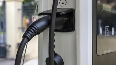 La Confederación Hidrográfica del Guadiana instalará 28 puntos de recarga de vehículos eléctricos en sus centros de trabajo La Confederación Hidrográfica del Guadiana instalará 28 puntos de recarga de vehículos eléctricos en sus centros de trabajo