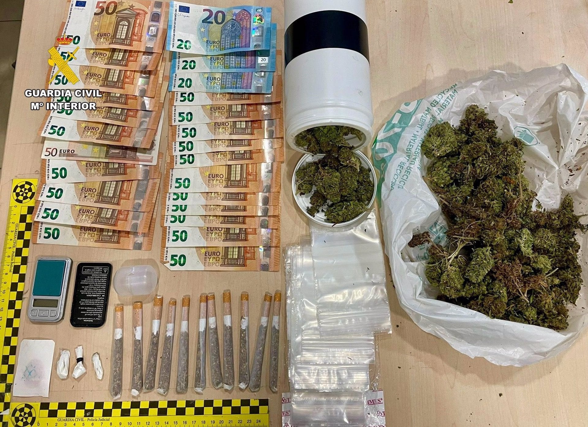 Desmantelado un punto de venta de cocaína y otras drogas en Navalmoral y detenido su responsable, un hombre de 41 años Desmantelado un punto de venta de cocaína y otras drogas en Navalmoral y detenido su responsable, un hombre de 41 años