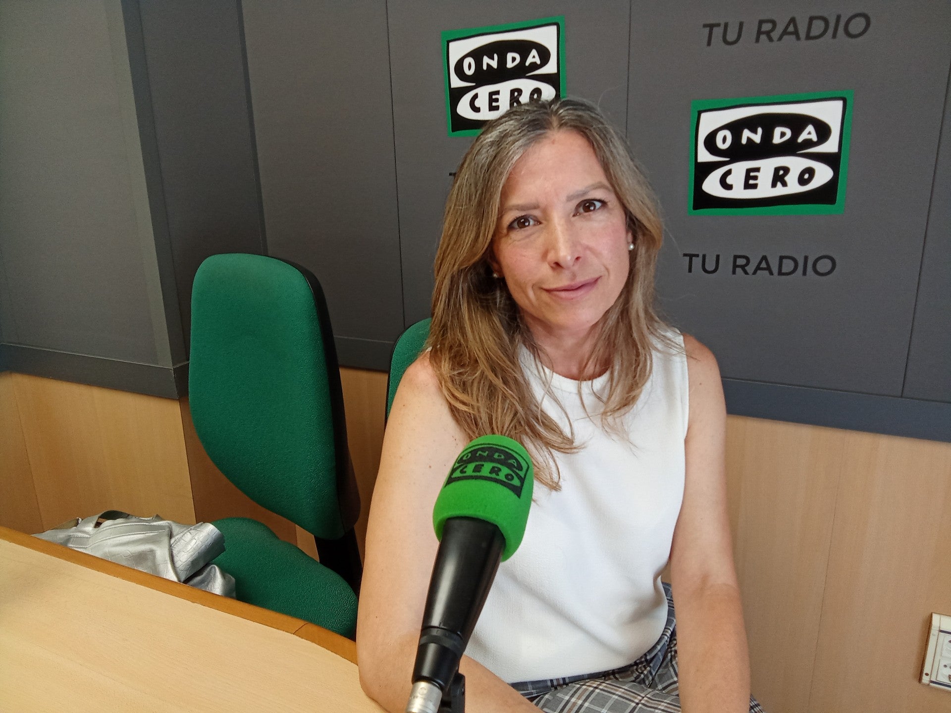 La ilicitana María José Quero publica 'La bruja de mi suegra: Cómo desidiotizarte utilizando a tu suegra como trampolín' La ilicitana María José Quero publica 'La bruja de mi suegra: Cómo desidiotizarte utilizando a tu suegra como trampolín'