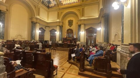 Las alcaldesas participantes en el Encuentro, en el sal&oacute;n de plenos del Ayuntamiento de A Coru&ntilde;a