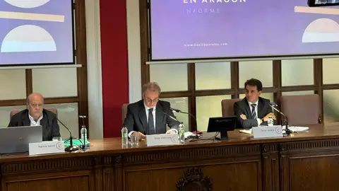 Sanso, Villarroya y Óscar Lobera (miembro de la Fundación) durante la presentación del informe Sanso, Villarroya y Óscar Lobera (miembro de la Fundación) durante la presentación del informe