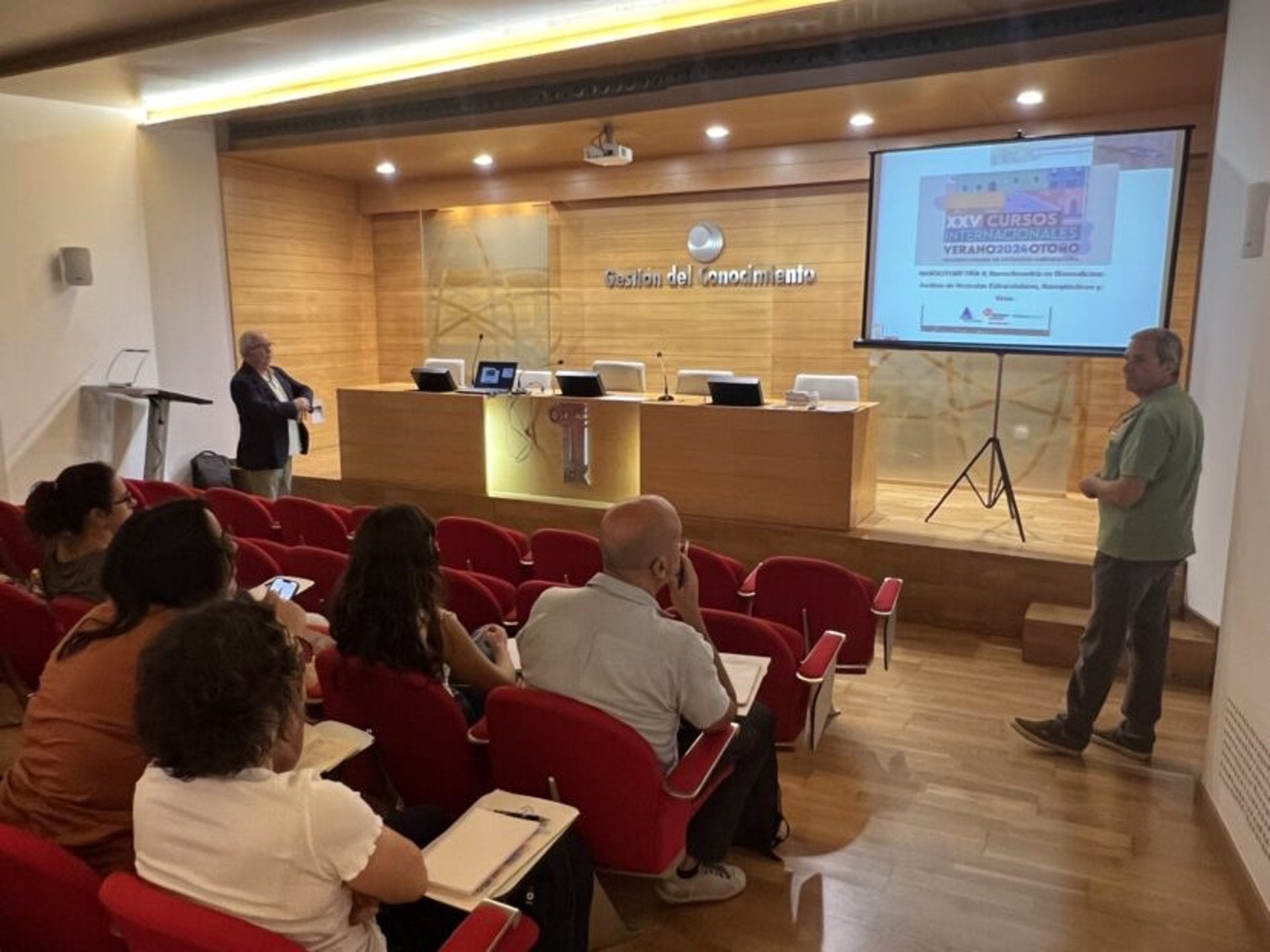Expertos de toda España participan hasta el jueves en Badajoz en un Curso de la UEx sobre Nanocitometría en Biomedicina Expertos de toda España participan hasta el jueves en Badajoz en un Curso de la UEx sobre Nanocitometría en Biomedicina