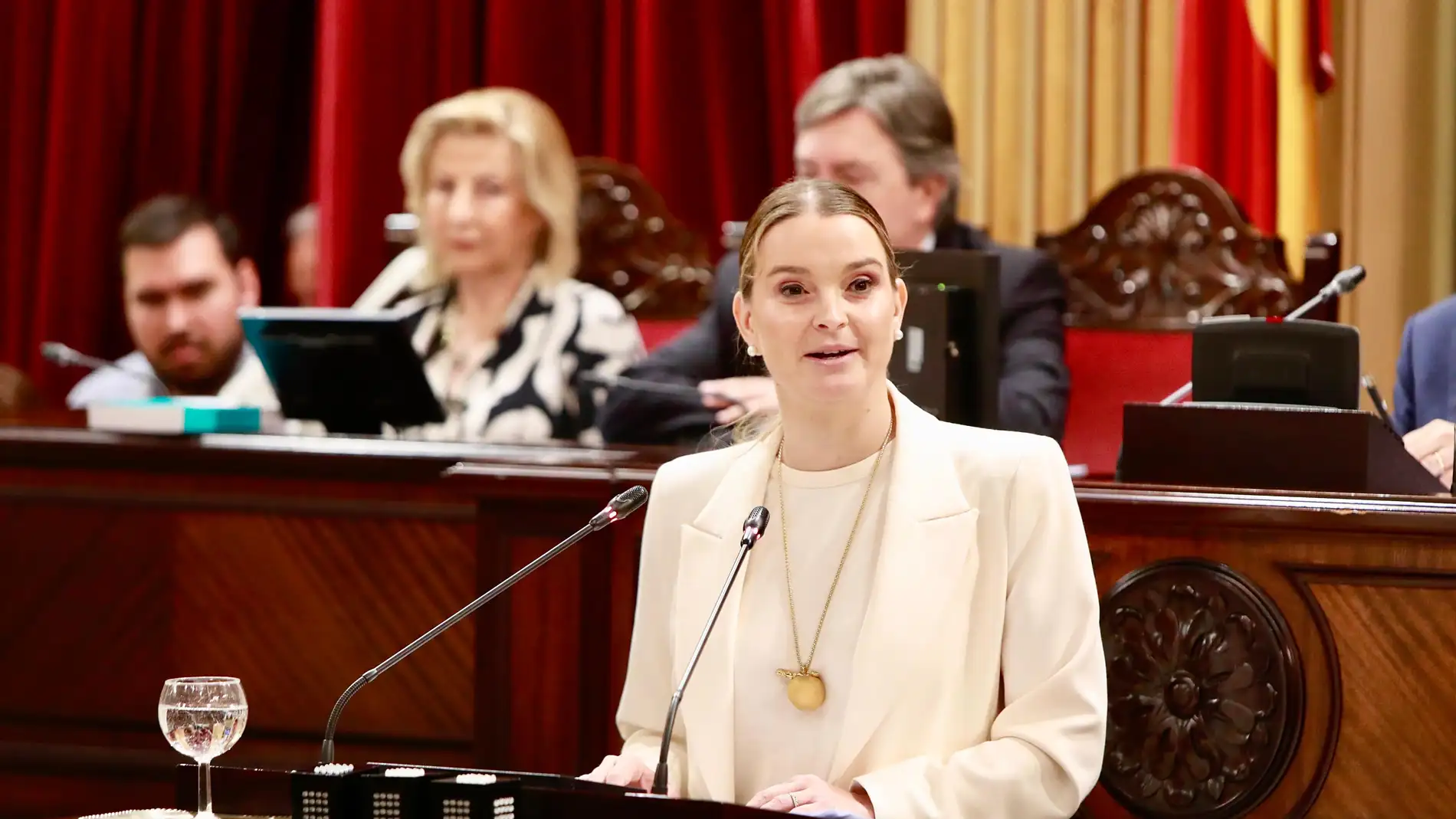 La Presidenta del Govern, Marga Prohens, durante su discurso en el Debate de Política General de la comunidad autónoma. La Presidenta del Govern, Marga Prohens, durante su discurso en el Debate de Política General de la comunidad autónoma.