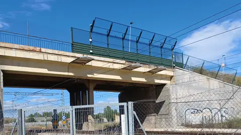 Adif construirá un nuevo puente sobre las vías en Trobajo del Cerecedo Adif construirá un nuevo puente sobre las vías en Trobajo del Cerecedo